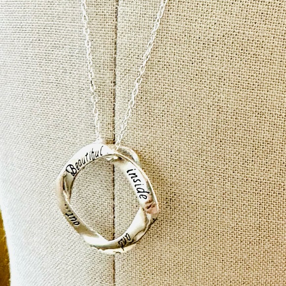 Vintage Silver Beautiful Dainty Pendant Necklace - Picture 7 of 16